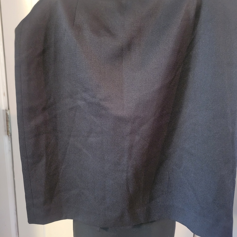 Tahari White and Black Textured Skirt